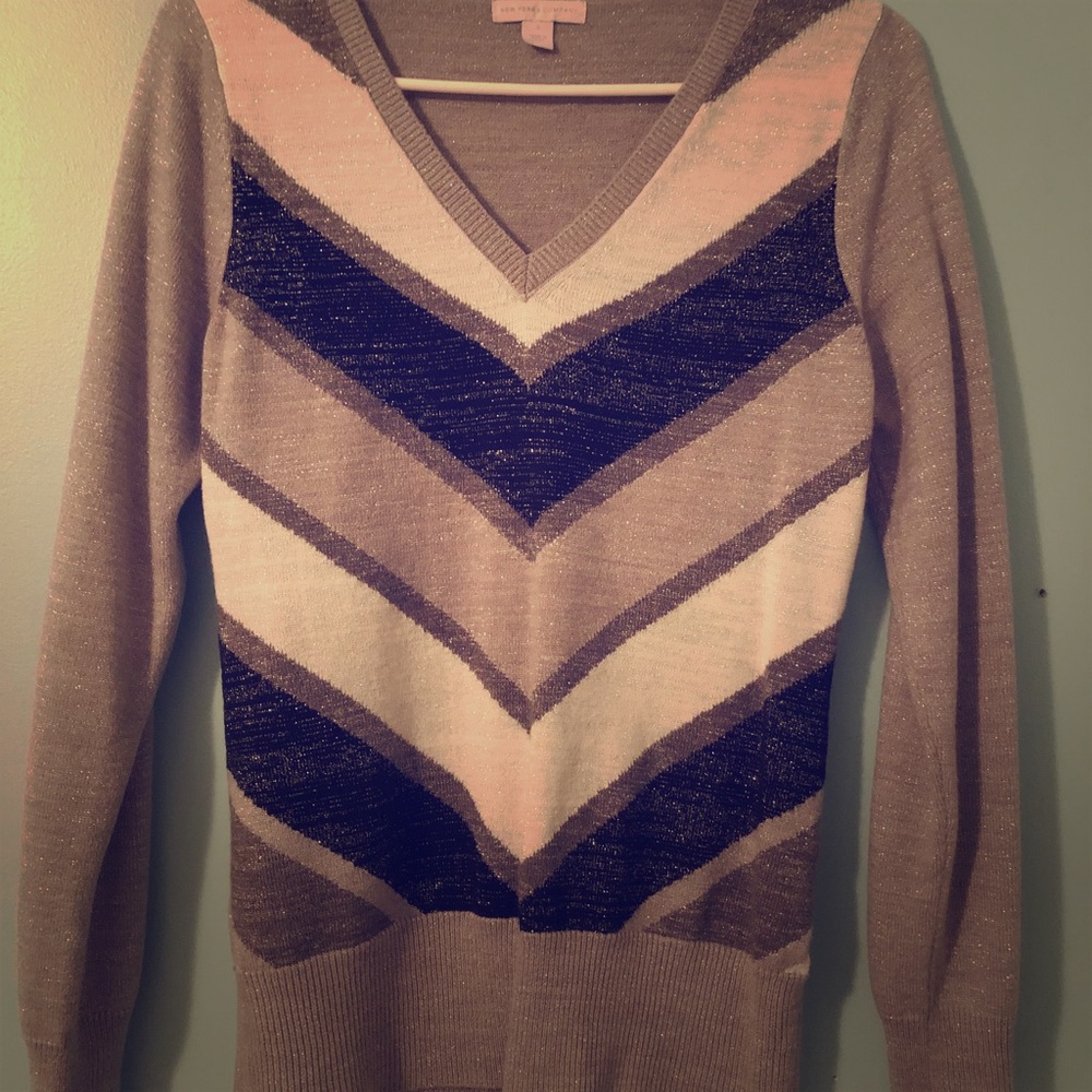 Grey-scale preppy sweater